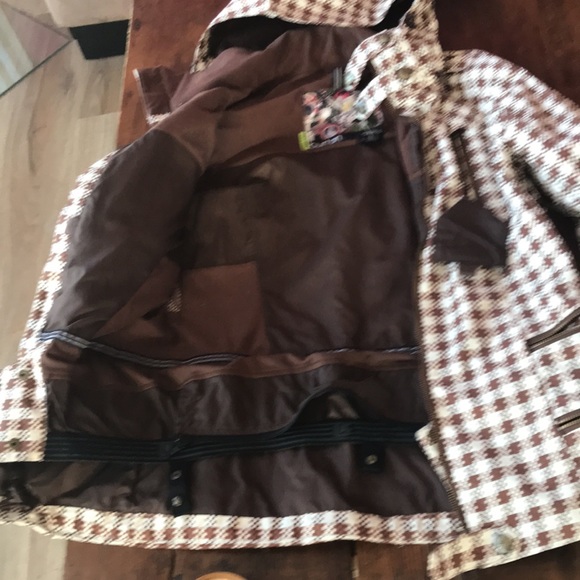 New Burton snow boarding jacket - Picture 4 of 4